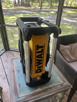 DEWALT 2100 PSI Electric Pressure Washer (DWPW2100)