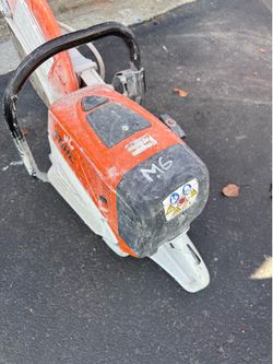 Concrete saw