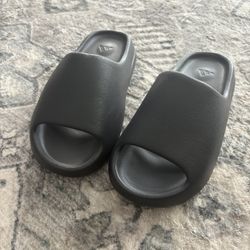 yeezy slides