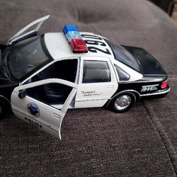 UT Models 1/18 Diecast 21026 - Chevrolet Caprice Glendale Police Car

