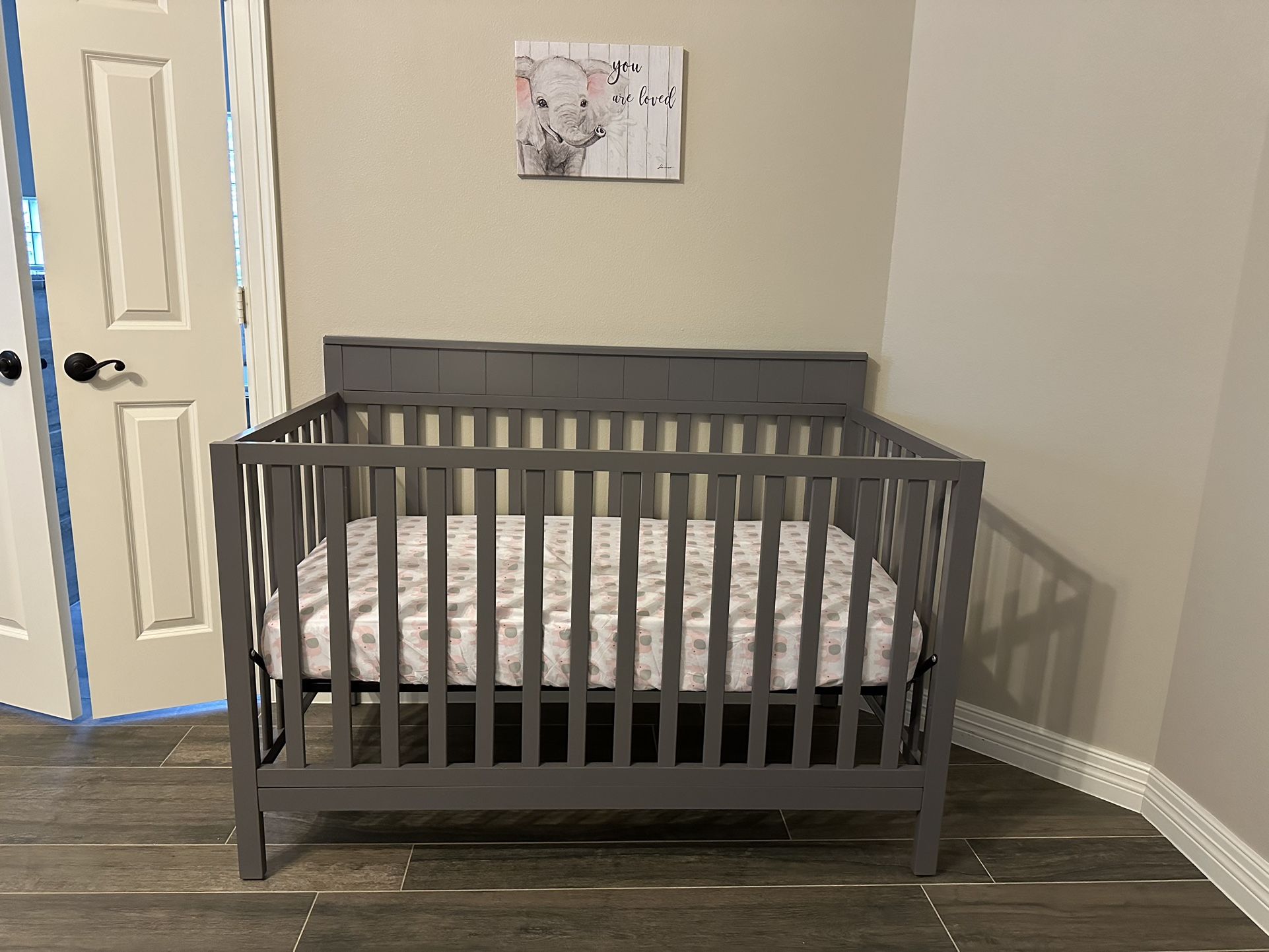 Baby Crib-New/Never used/ With Mattress