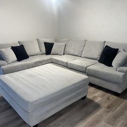 Large Living Spaces Sectional w/ Ottoman