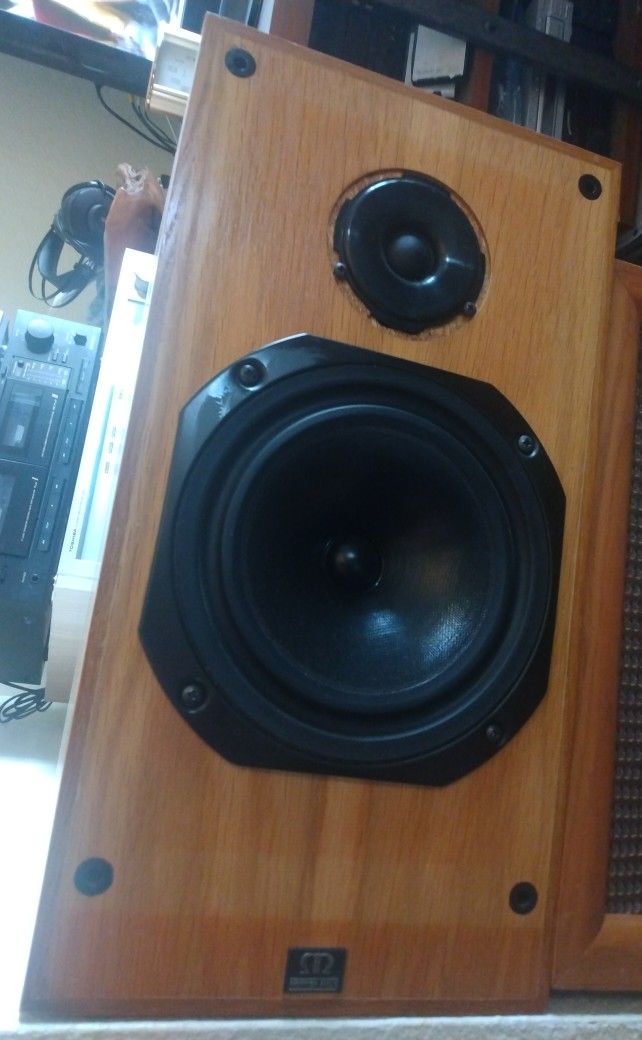 Monitor Audio Speakers (R300 MD)