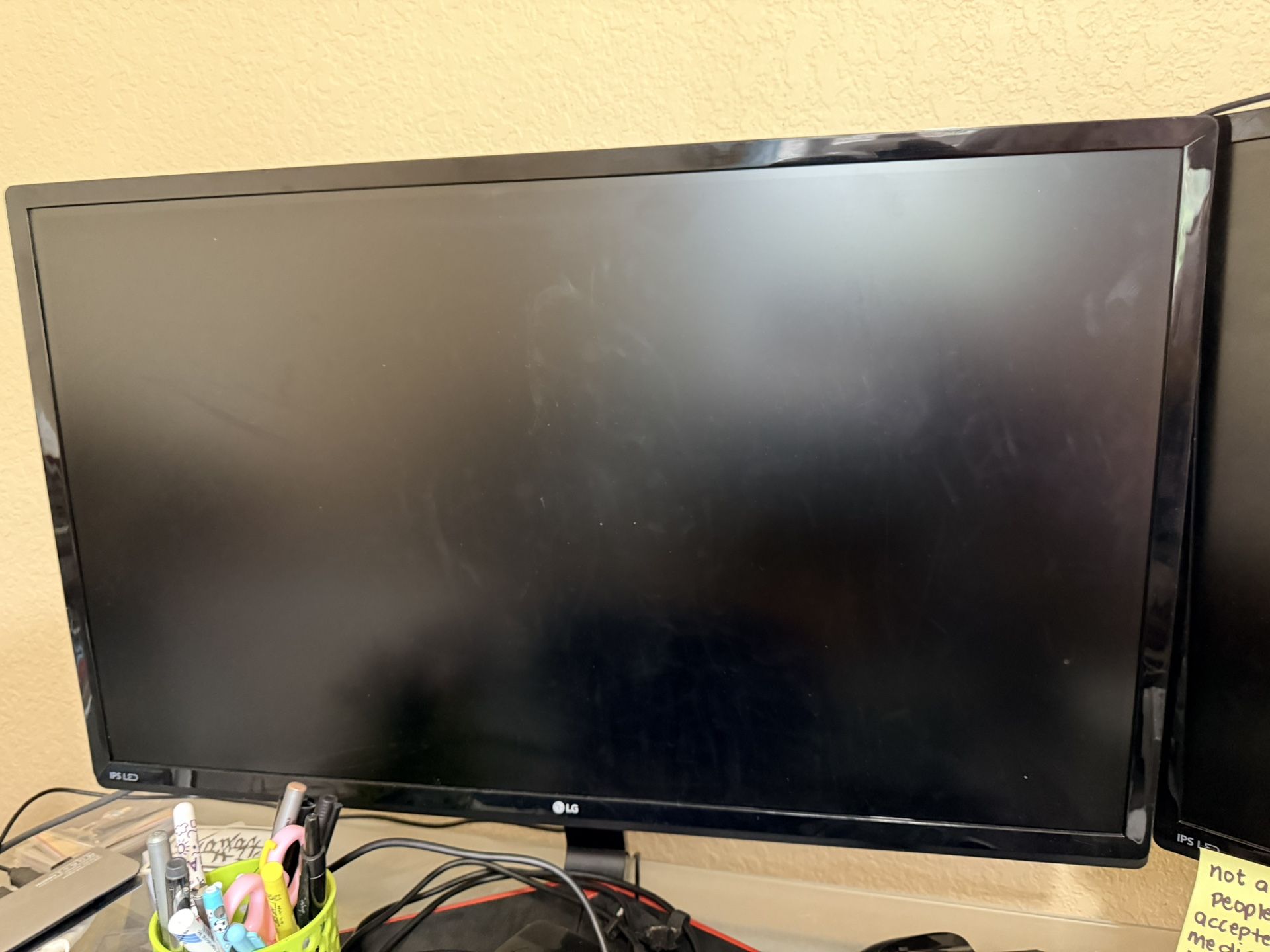 27 Inches Monitor