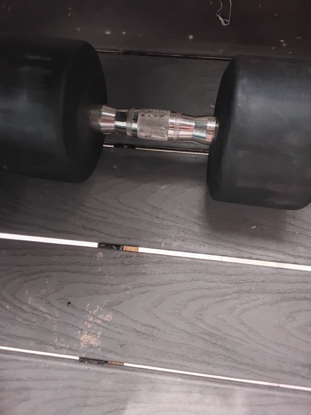 0ne Pair Of Hampton Fitness 50lb Rubber Dumbbells 