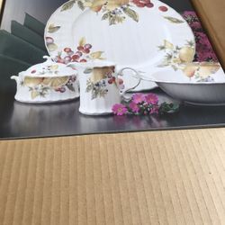 MIKASA NEW DINNER SET