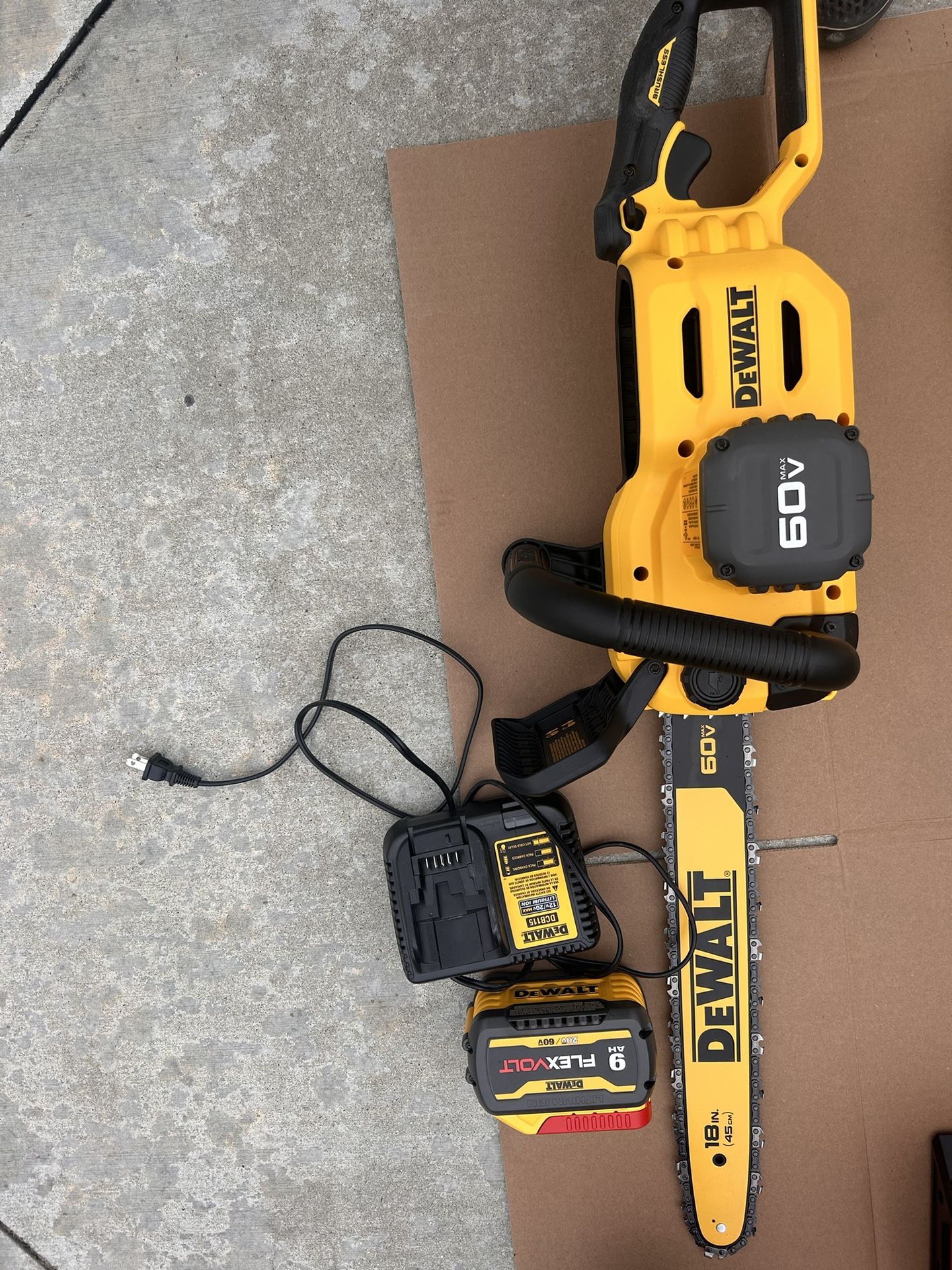 DEWALT 18”FLEX VOLT CHAINSAW