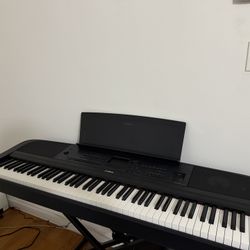 Yamaha DGX-670