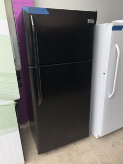 Frigidaire top and bottom refrigerator working perfectly with 4 months warranty