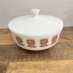 FEDERAL GLASS Vintage 60s Large 3.5 QT Sunflower Milk Glass Casserole Dish & Lid