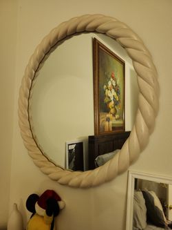 Round mirror