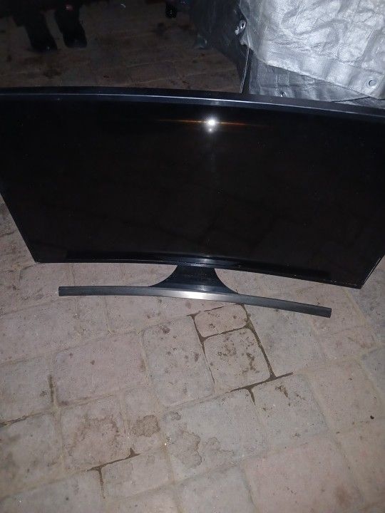 Samsung 40 Inch  Curved Television  With Power Cord And Remote Control Stand Comes With Tv