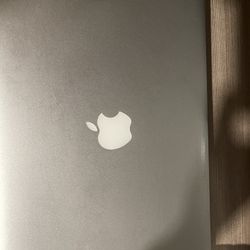 MacBook Air Silver 13 inch, i7 2,2ghz,8gb ram,128gb ssd