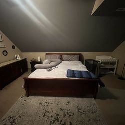 Real Wood King Bedroom Set – Must Go