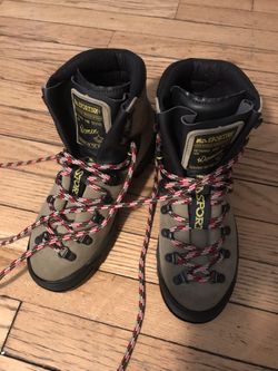 Women’s La Sportiva Makalu Hiking Boots