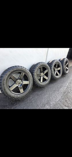 20" DUB rims w- 33x12.50R20 tires