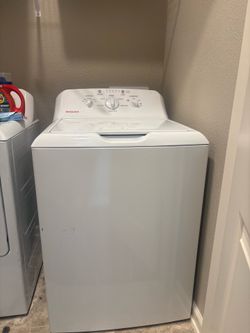 Hotpoint full washer and dryer all white
