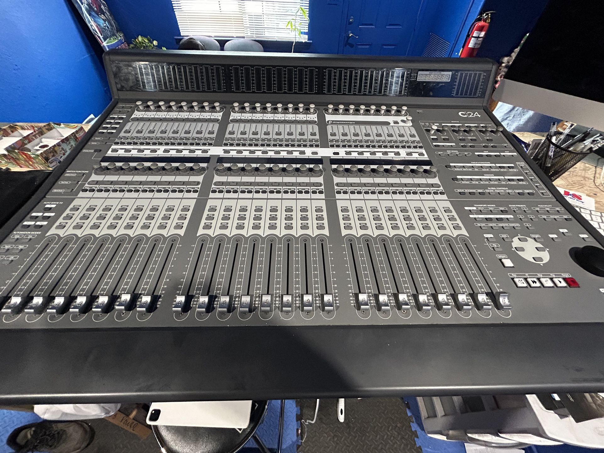 Digidesign C24 Digital Mixer Console
