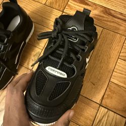 UA Louis Vuitton Sk8 Sneakers Size 9