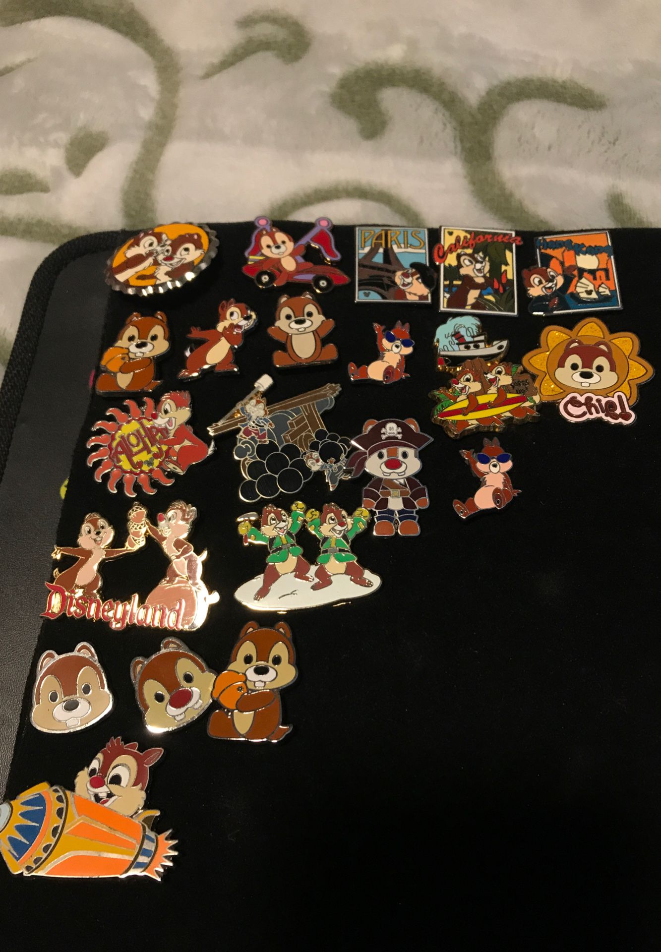 Disney pins Chip and dale (PRICES VARY BY PIN)