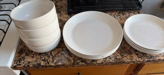 4 set of dishes and bowls