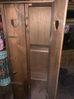 Cabinet 2 shelves on inside