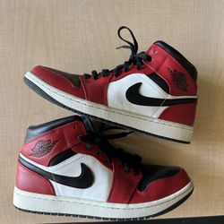 Air Jordan 1 Mid Chicago Tie