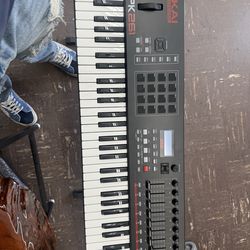 Akai professional mpk 261 keyboard