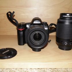 Nikon D70 DSLR Bundle - Classic Black
