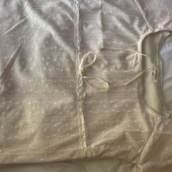 Blusa De Mujer Niñas Adolescentes A Muy Buen Precio .Sencilla Con Un Pequeño Lazo En La Parte De Adelante Con Un Color Tierno .Detalle De Florecitas