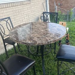 Table And Chairs Nice Set 