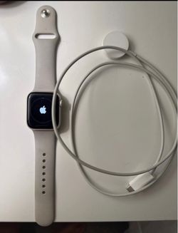Apple Watch SE (2nd GenApple watch SE 2nd Gen Bundle – 40mm & 44mm – GPS + Cellular – Unlocked
