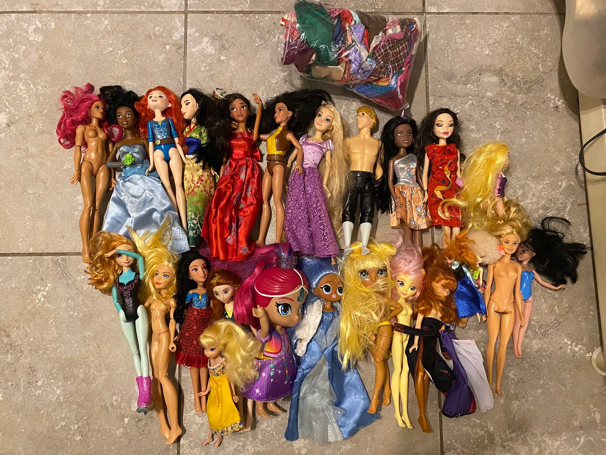 Mixed Doll Lot Disney, Bratz, Etc With Lots Of Doll Clothes