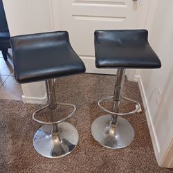 Set of 2 clean working stools asking $80 for the set paid $85+ tax and delivery on Amazon both go up and down no issues clean must pick up Broadway an