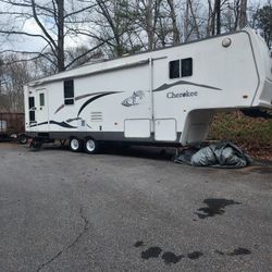 2005 Cherokee 5th Wheel