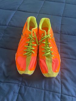 TRACK RUNNING SHOES