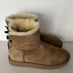 UGG BOOTS DIZE 8