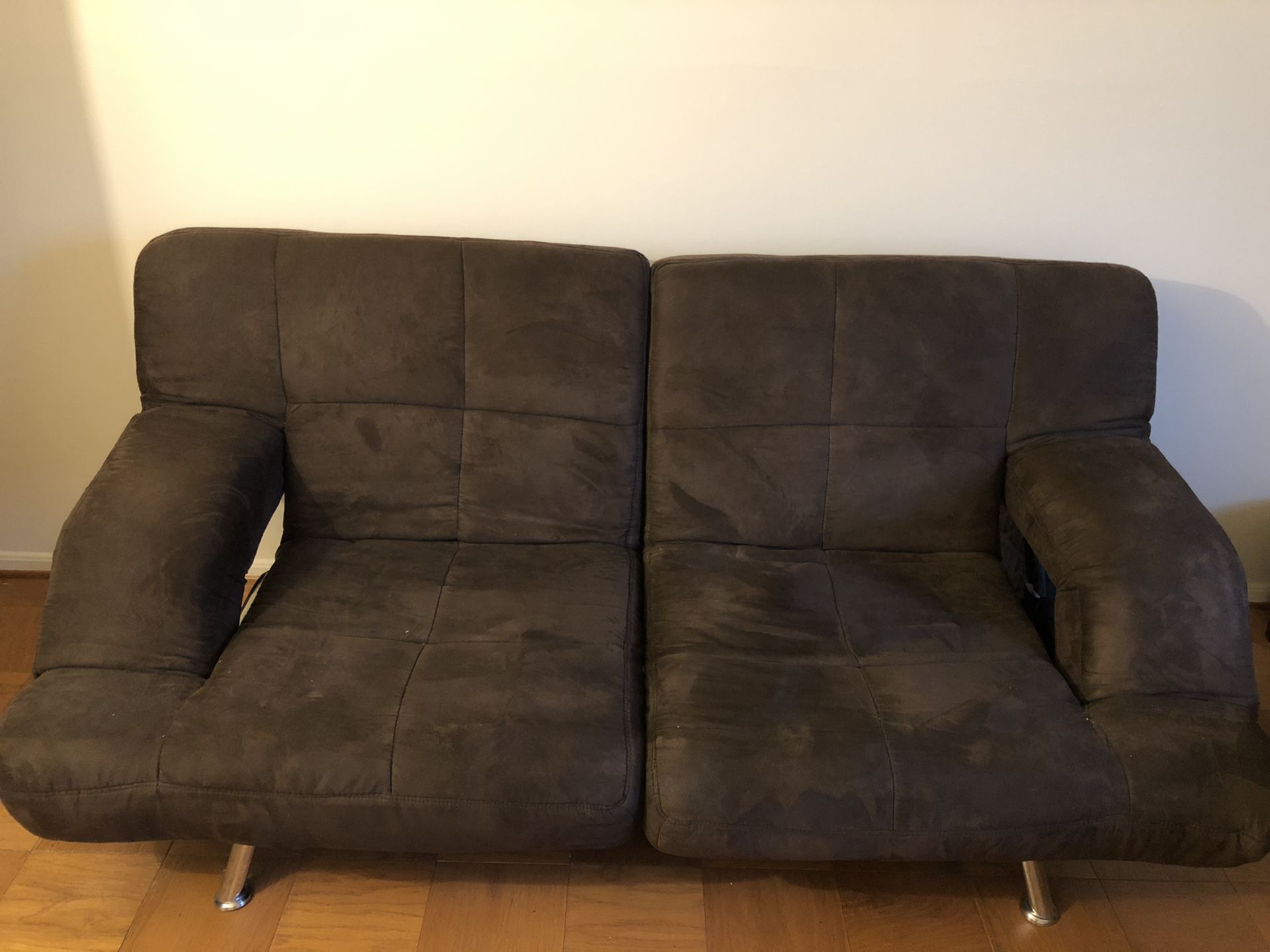 Futon in good condition-Move out sale !