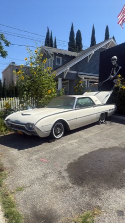 1962 Ford Thunderbird