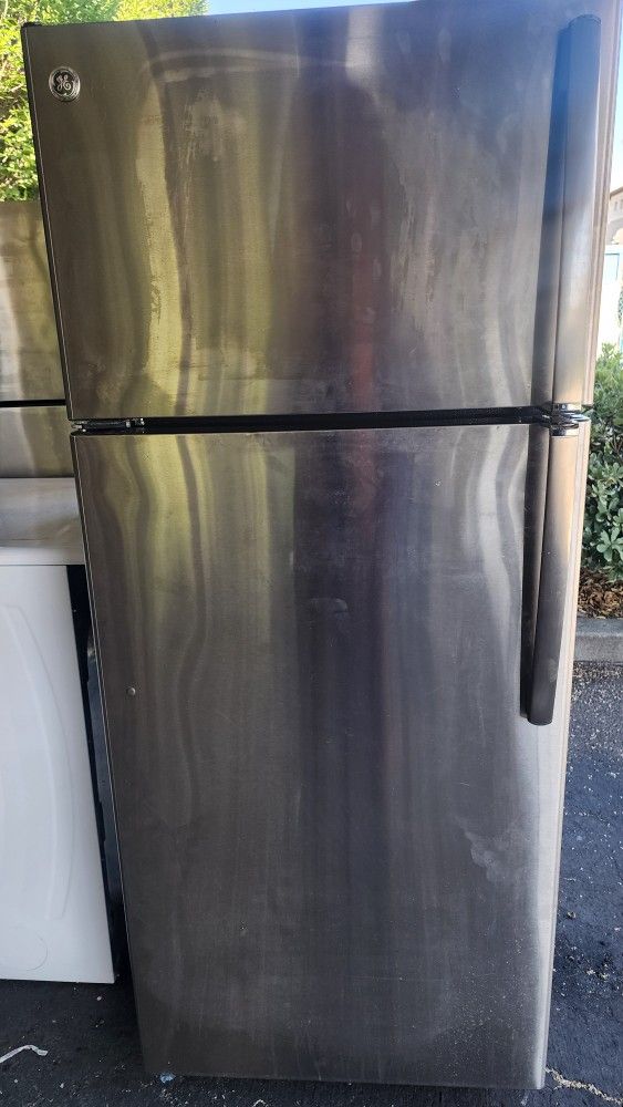 GE stainless Steel Refrigerator