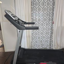 PRO FORM Treadmill city T7 (read description)