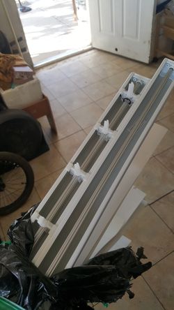 vertical head rails