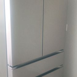 LG SMART FRIDGE 30cu feet  French door with 2 bottom drawers ice and water are on board but on the inside of  unit for a cleaner modern sleek design a
