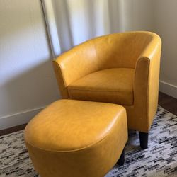 Barrel Chairs and Ottomans 