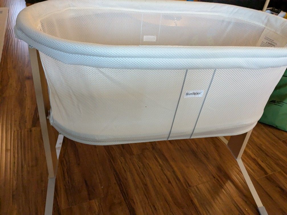 Baby Bjorn Bassinet (Pending Pickup)
