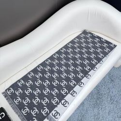 CHANEL Double-sided cashmere scarf