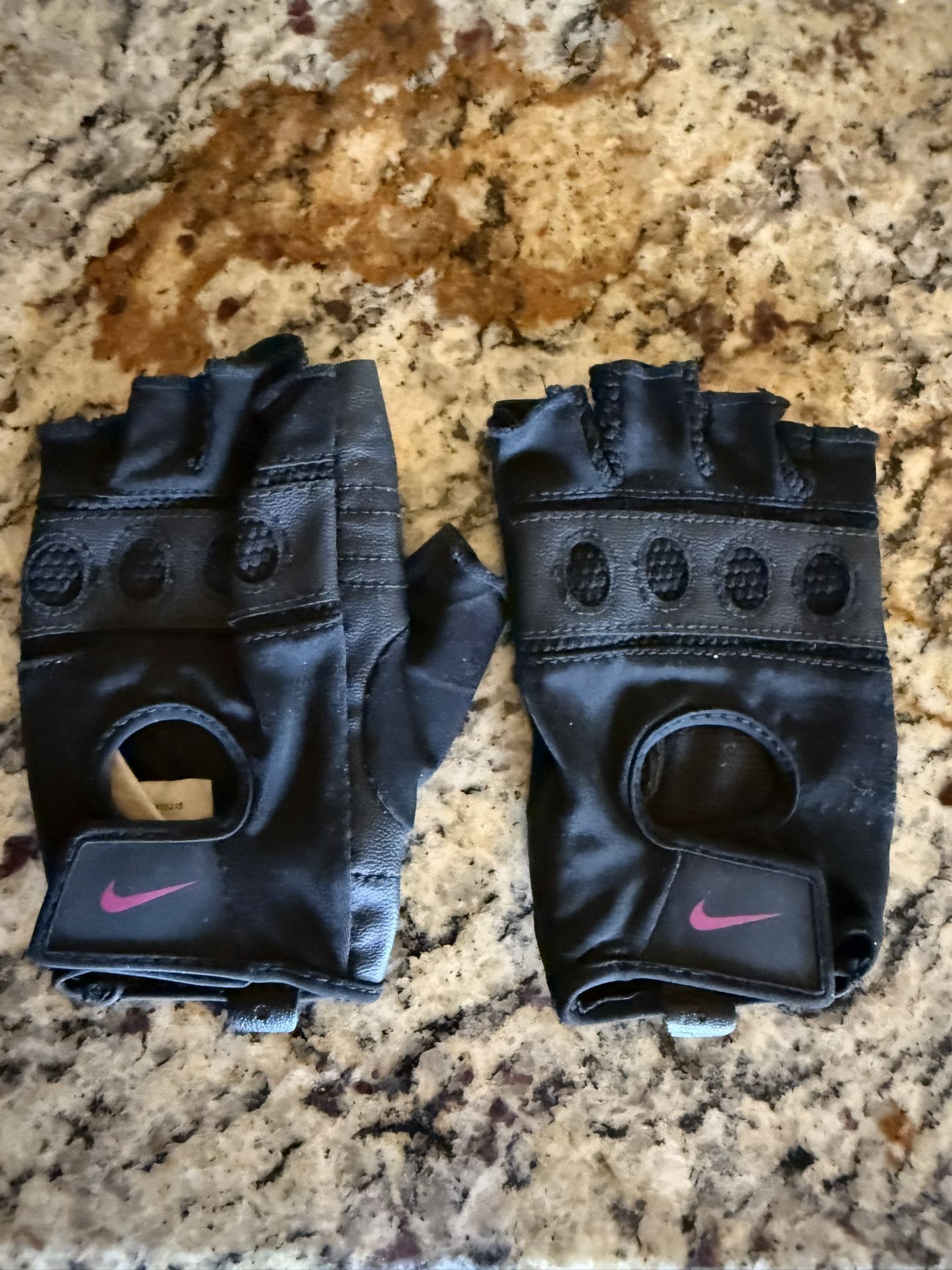 Women's Medium name brand Weight Lifting Gloves
