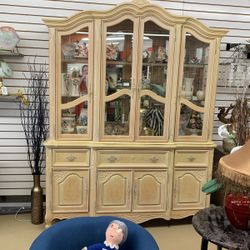 Beautiful China Cabinet With Lights 