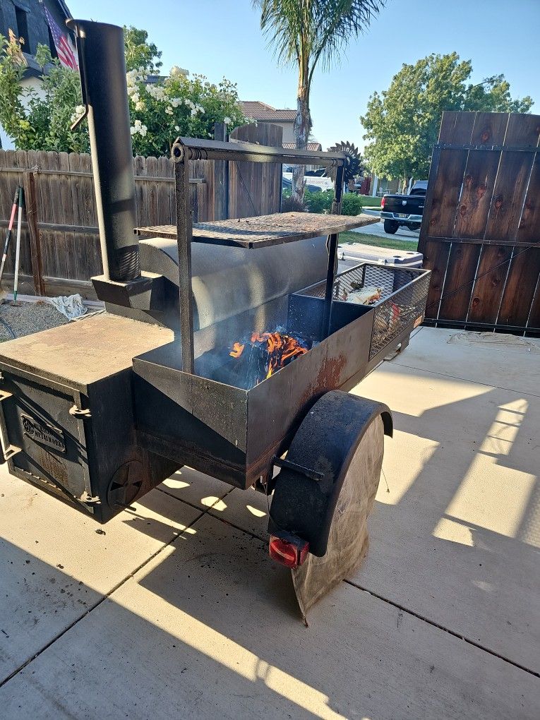 Reverse Smoker ..santa Maria Grill Trailor