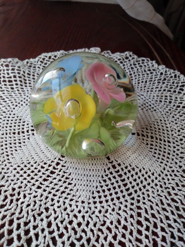 3 Flower Paperweight